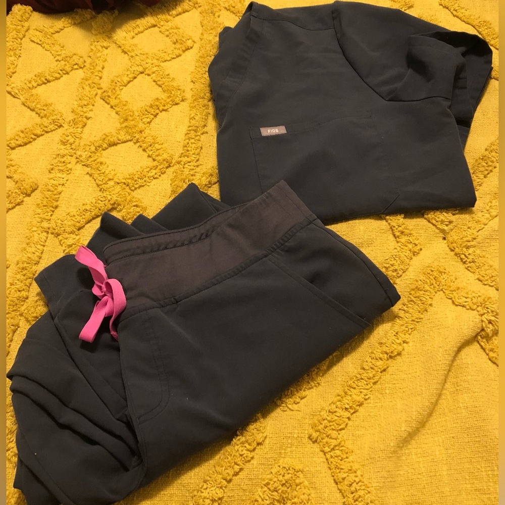 Figs Night Sky Set: XL Petite Zamora Jogger and XL Catarina. Gently worn.
